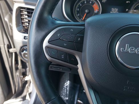 Used 2019 Jeep Cherokee Limited FWD image 17