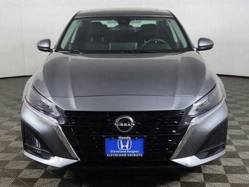 Used 2023 Nissan Altima 2.5 SV w/ SV Premium Package image 11