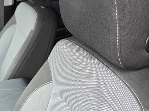 Used 2021 Chevrolet Traverse LT image 16