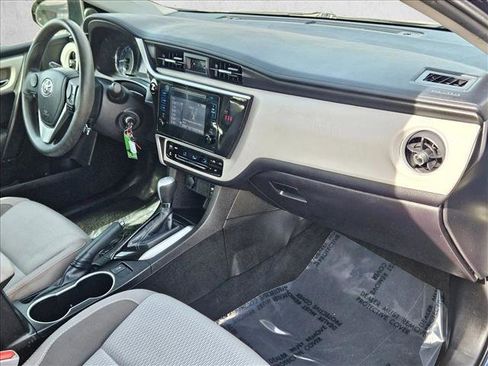 Used 2018 Toyota Corolla LE image 20