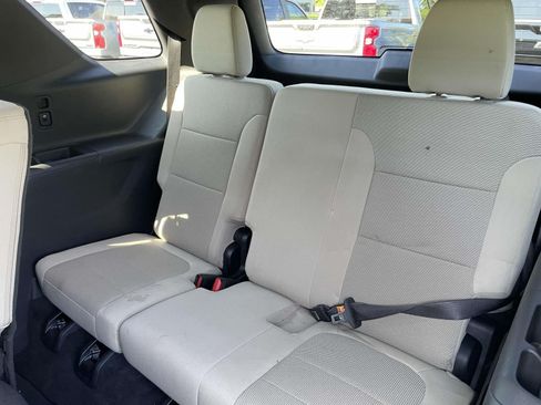 Used 2023 Chevrolet Traverse LS FWD image 11