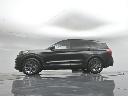 Used 2023 Ford Explorer XLT w/ Equipment Group 202A RWD image 54
