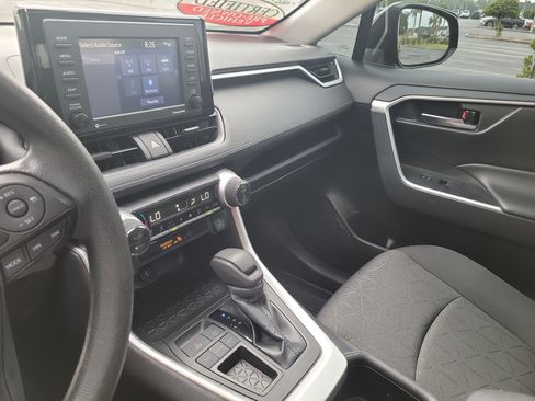 Certified 2022 Toyota RAV4 XLE w/ Convenience Package FWD image 24