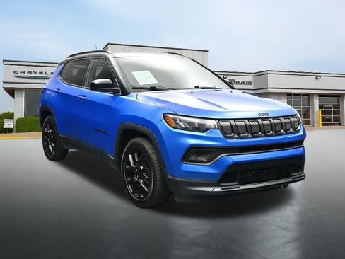 Used 2022 Jeep Compass Latitude FWD image 7
