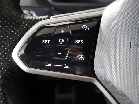 Used 2022 Volkswagen Tiguan SEL R-Line image 45