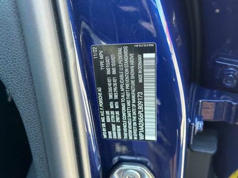 Used 2023 Porsche Macan AWD/4WD image 37