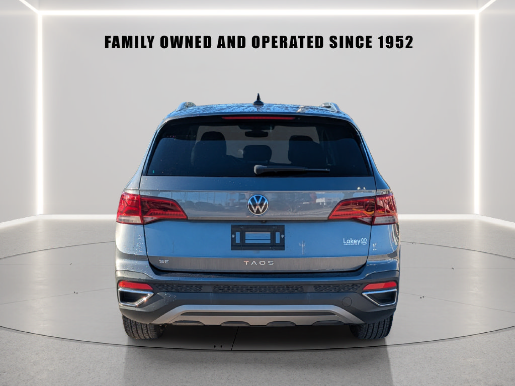 Certified 2023 Volkswagen Taos SE w/ Black Wheel Package FWD image 5