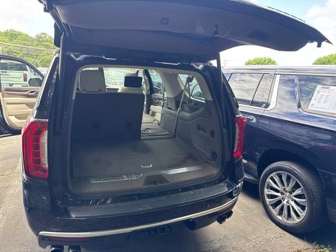 Used 2024 GMC Yukon XL Denali w/ Advanced Technology Package AWD/4WD image 15