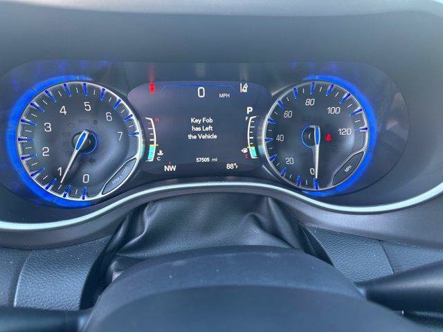 Used 2025 Chrysler Pacifica Select FWD image 25