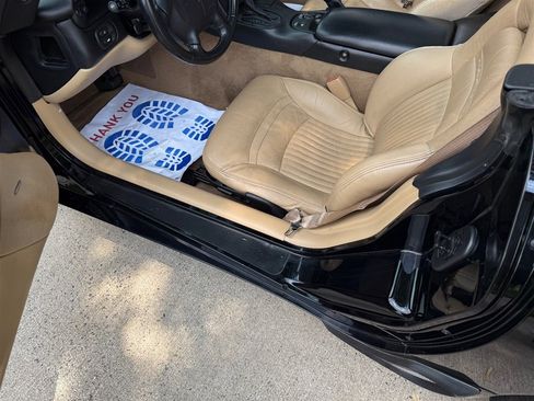 Used 2002 Chevrolet Corvette Convertible w/ Preferred Equipment Group1 image 46