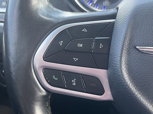 Used 2020 Chrysler 300 Limited RWD image 18