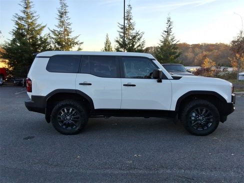 Used 2024 Toyota Land Cruiser 1958 image 4