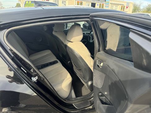 Used 2013 Hyundai Veloster image 16