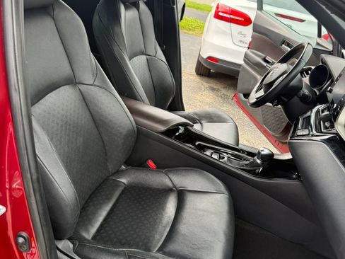 Used 2019 Toyota C-HR Limited FWD image 22