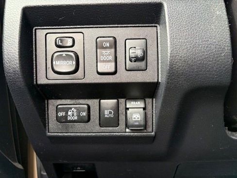 Used 2018 Toyota Tundra SR5 w/ TRD Off Road Package image 9