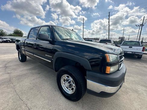 Used 2006 Chevrolet Silverado 2500 LT w/ Onstar Plus Package AWD/4WD image 7