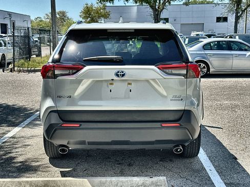 Used 2023 Toyota RAV4 XLE Premium AWD/4WD image 7