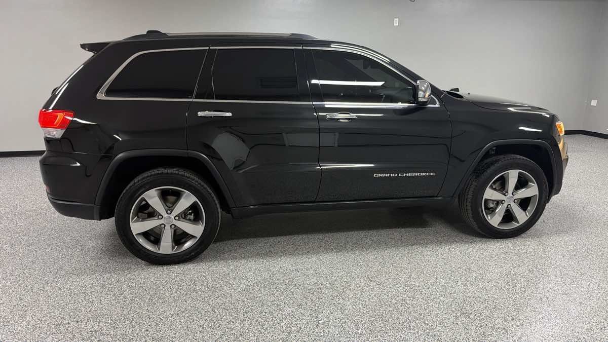 Used 2016 Jeep Grand Cherokee Limited w/ Trailer Tow Group IV AWD/4WD image 2
