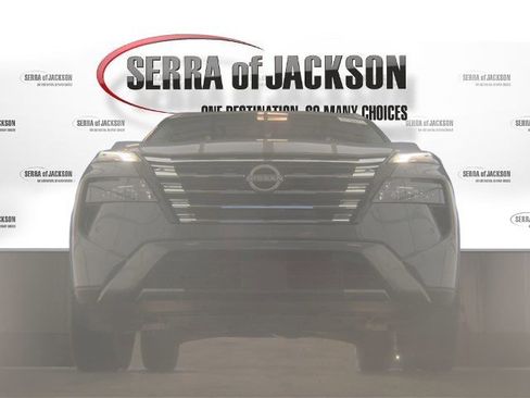 Used 2025 Nissan Rogue SL AWD/4WD image 3