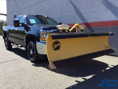 Used 2018 Chevrolet Silverado 2500 W/T w/ Snow Plow Prep Package AWD/4WD image 3