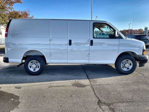 New 2025 Chevrolet Express 2500 Work Van image 9