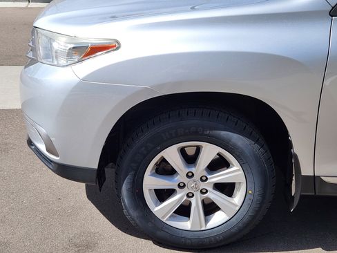 Used 2013 Toyota Highlander Plus image 8