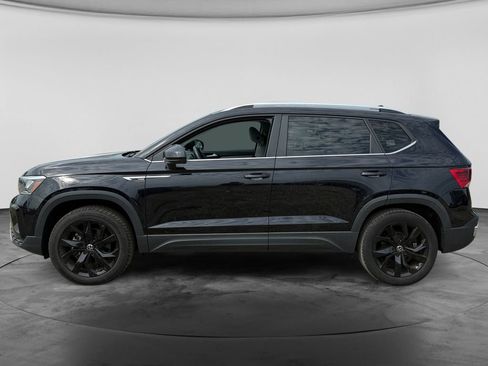 Used 2023 Volkswagen Taos SE w/ Panoramic Sunroof Package AWD/4WD image 6