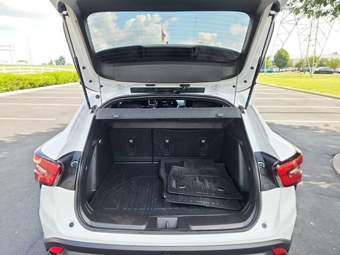 Used 2024 Chevrolet Trax RS w/ Sunroof Package FWD image 31