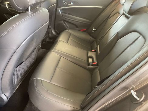 Used 2025 Genesis G70 2.5T image 27