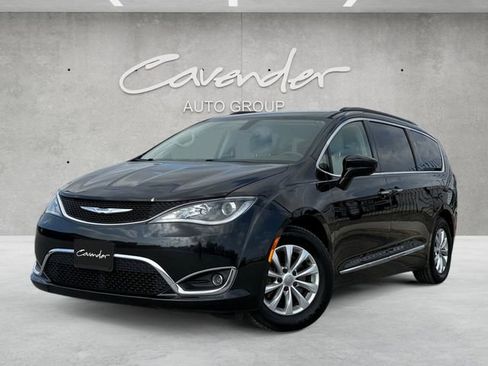 Used 2017 Chrysler Pacifica Touring-L image 1