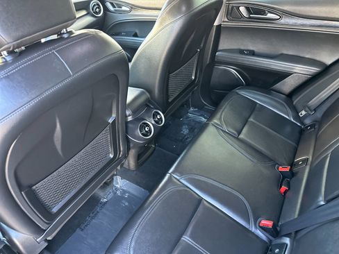 Used 2019 Alfa Romeo Stelvio Base image 13