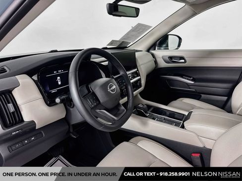 Certified 2026 Nissan Pathfinder SL FWD image 9