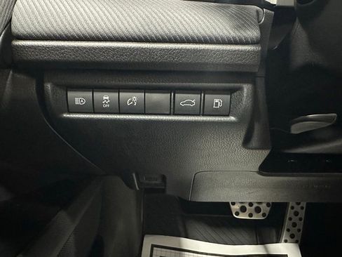Used 2026 Toyota Camry Hybrid FWD image 17