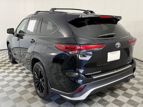 Used 2023 Toyota Highlander XSE image 4
