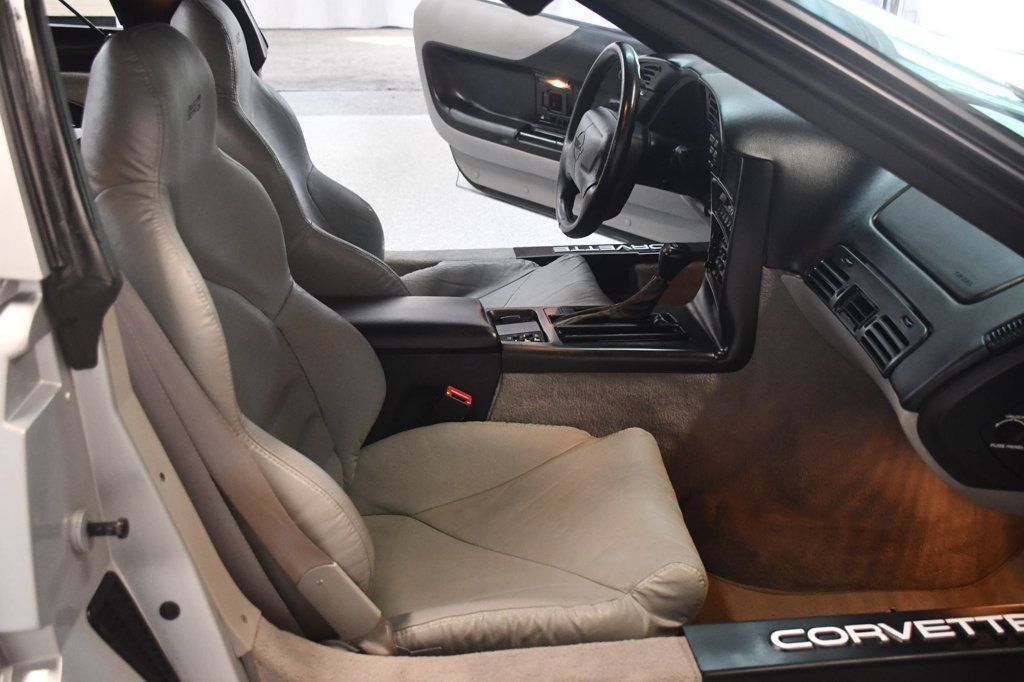 Used 1996 Chevrolet Corvette Coupe RWD image 28