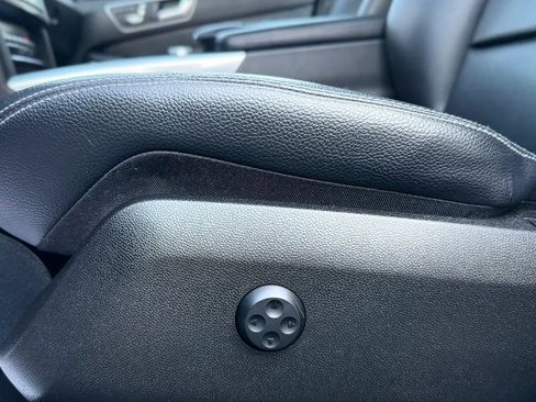 Used 2014 Mercedes-Benz E 350 4MATIC Sedan image 27