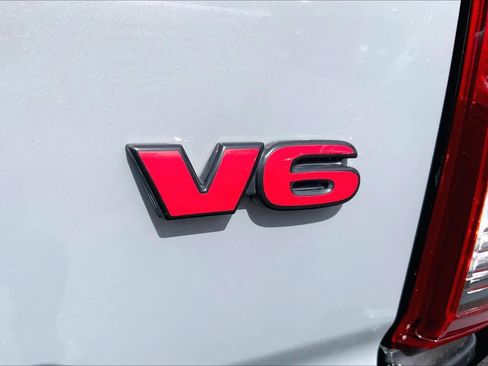 Used 2019 Toyota Tacoma TRD Off-Road w/ Technology Package RWD image 10