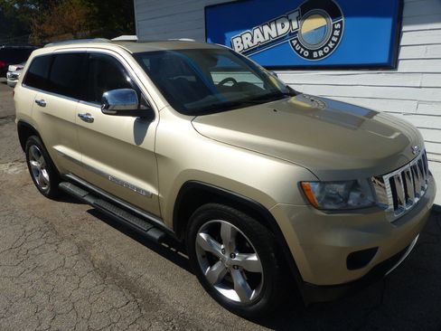 Used 2011 Jeep Grand Cherokee Overland w/ Trailer Tow Group image 4