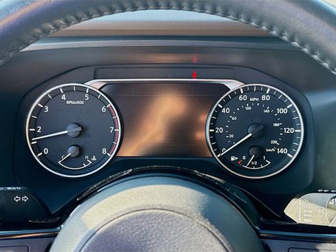 Used 2023 Nissan Rogue SL w/ SL Premium Package image 11