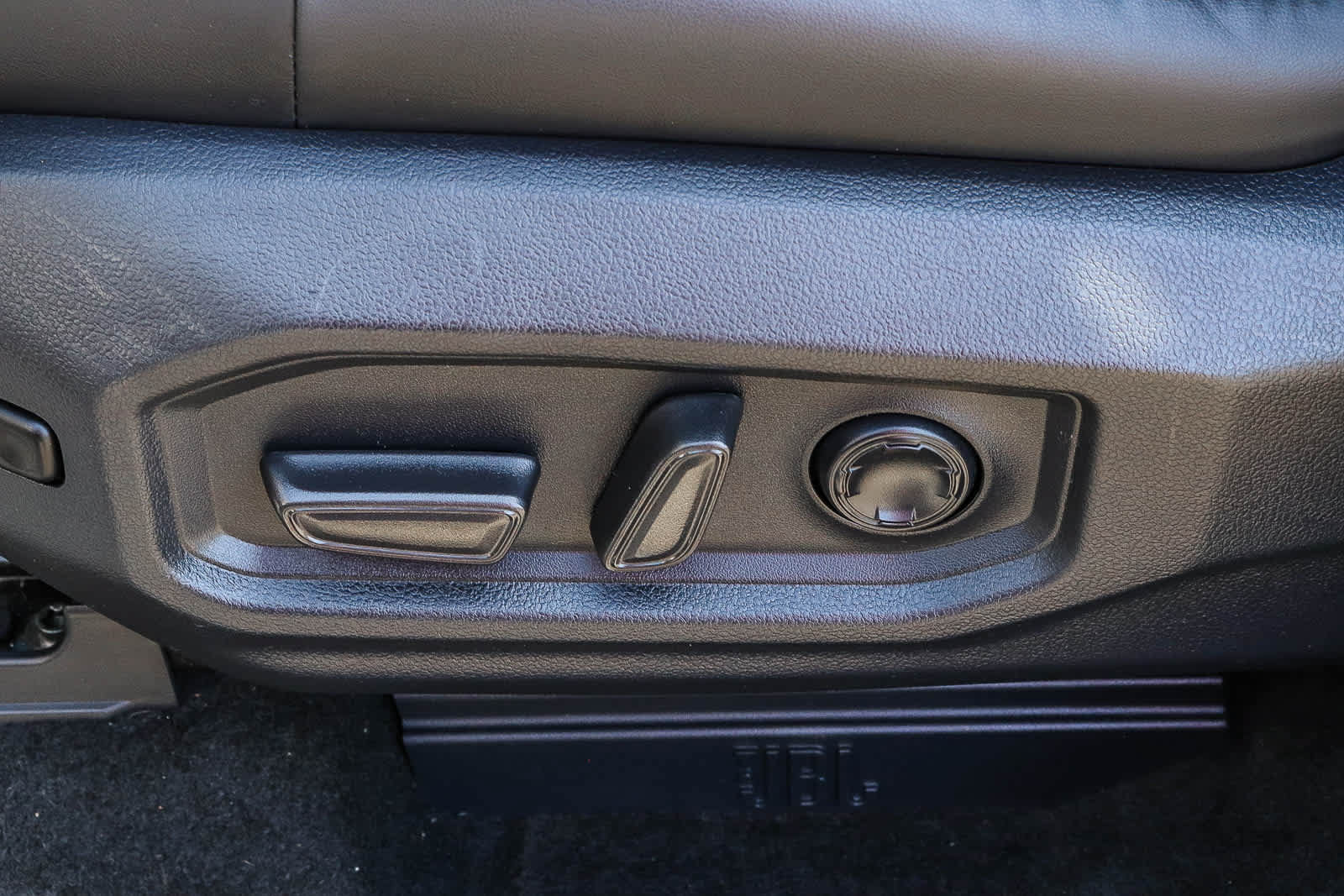 Used 2024 Toyota Sequoia Platinum AWD/4WD image 32