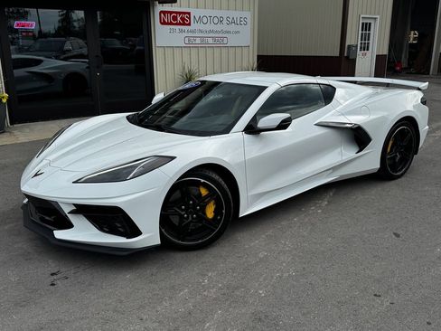 Used 2025 Chevrolet Corvette Stingray Coupe w/ Z51 Performance Package RWD image 1