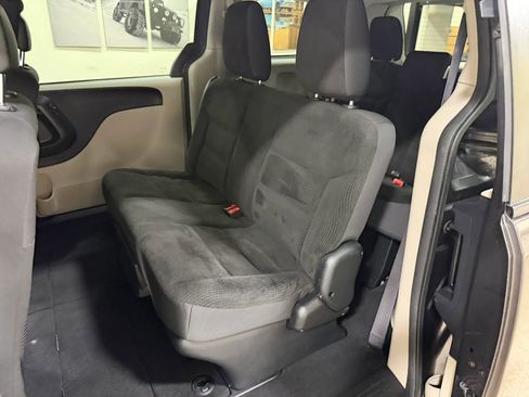 Used 2019 Dodge Grand Caravan SE w/ Rear Park Assist Package FWD image 27