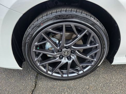 Used 2025 Toyota Camry XLE image 9