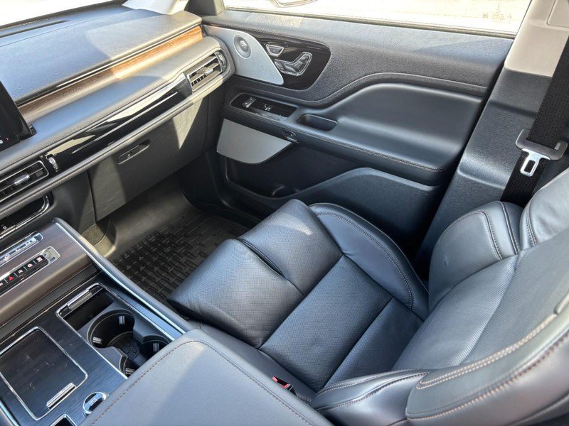 Certified 2026 Lincoln Aviator Reserve AWD/4WD image 15