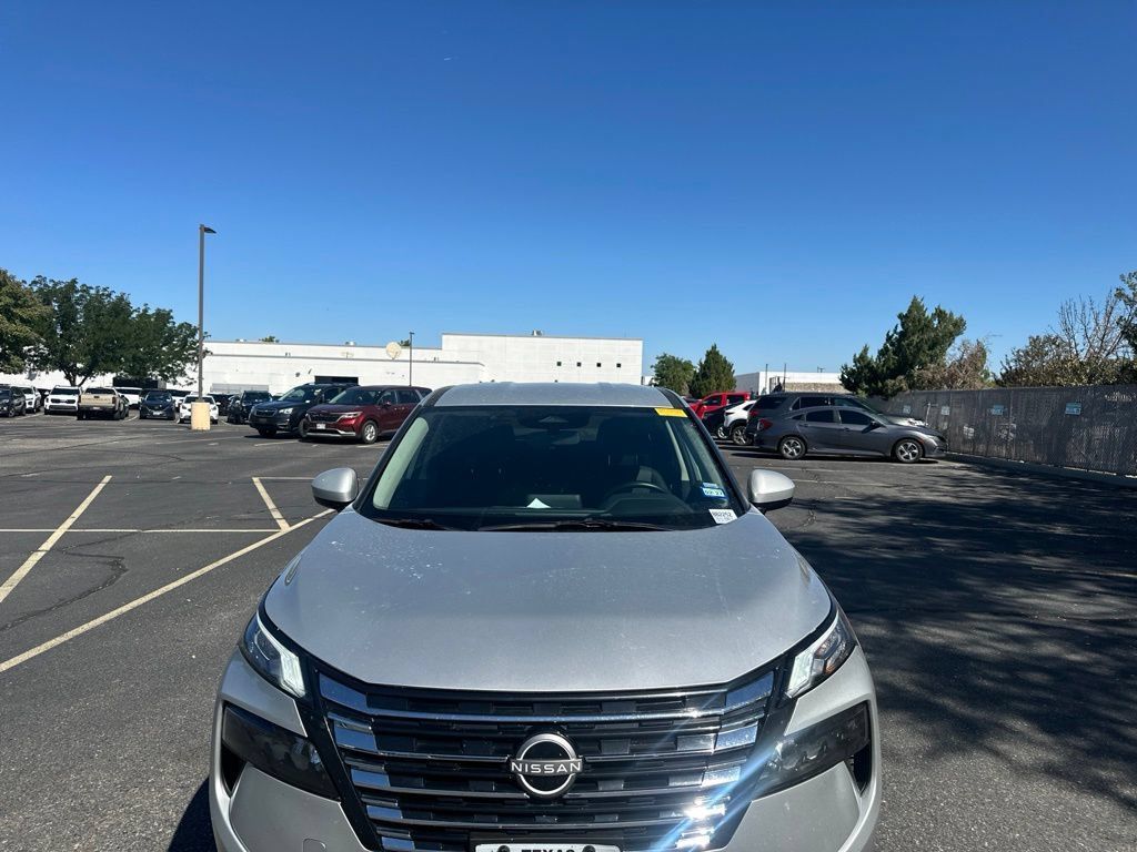 Used 2025 Nissan Rogue SV AWD/4WD image 11