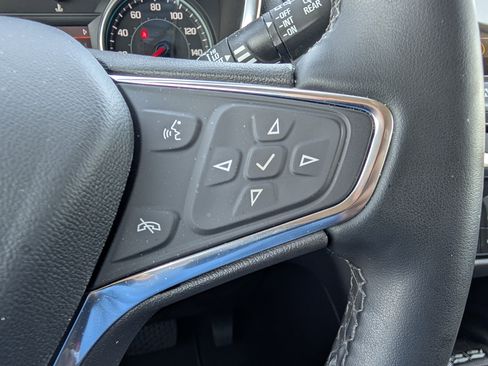 Used 2024 Chevrolet Equinox Premier image 23