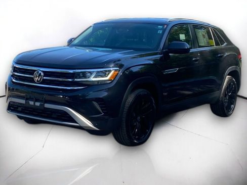 Used 2022 Volkswagen Atlas Cross Sport SE image 2