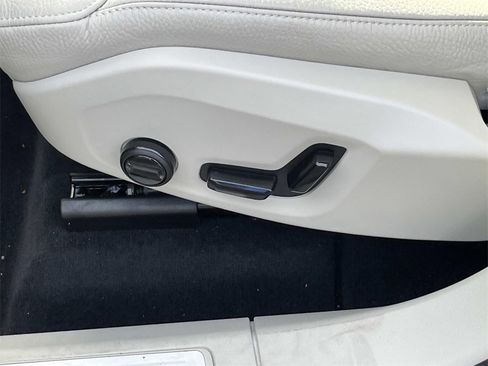 Used 2024 Volvo XC60 B5 Plus image 22