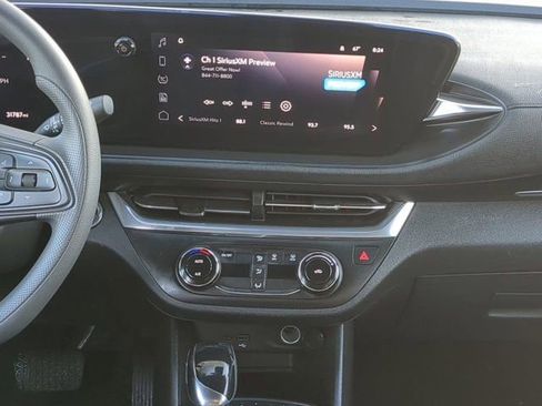 Used 2024 Buick Envista Preferred image 18