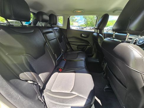 Used 2018 Jeep Compass Latitude w/ Popular Equipment Group AWD/4WD image 19
